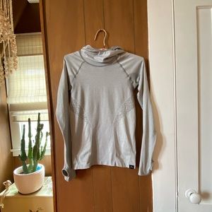 New balance seamless hooded workout top